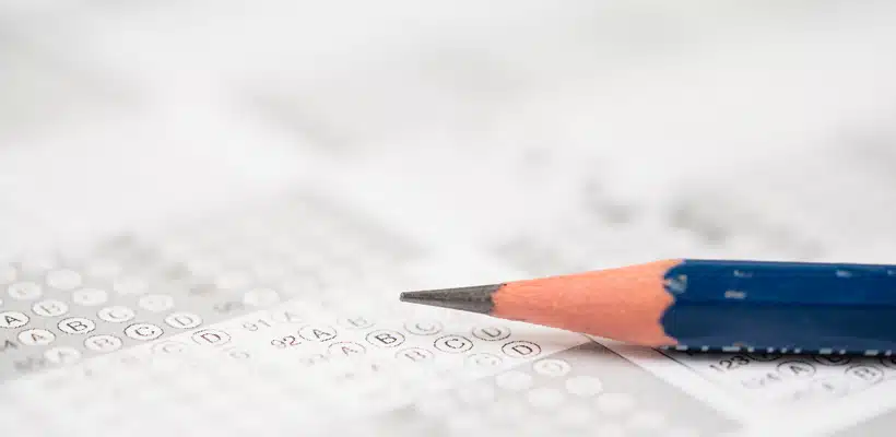 Estudiar oposiciones haciendo test